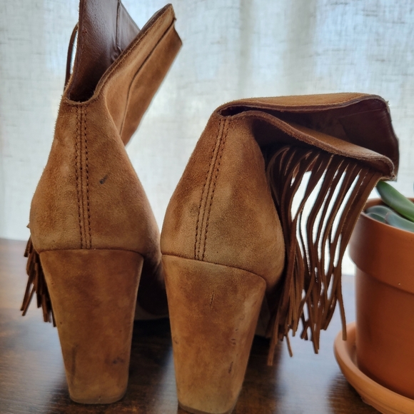 Dolce Vita Tan Fringe Booties 8 ✌️ - Picture 2 of 7